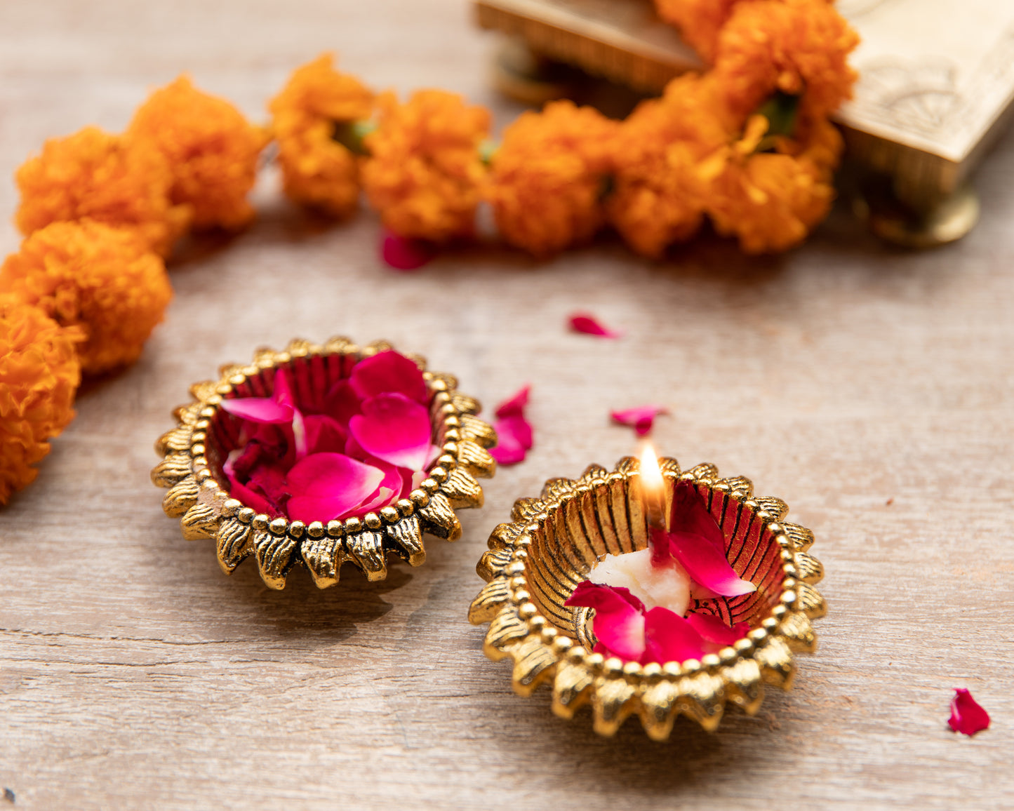 This kuberar diya is lit to maintain and increase the flow of wealth in home and business as it bestows the blessings of Lord kubera the god of immense wealth.