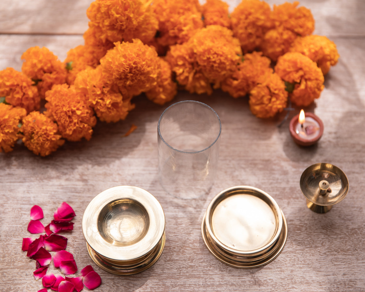 Our Akhand Diya with Dhoop Holder seamlessly combines the timeless tradition of a continuous flame diya with a dedicated space for burning dhoop (incense cones or resin) simultaneously.