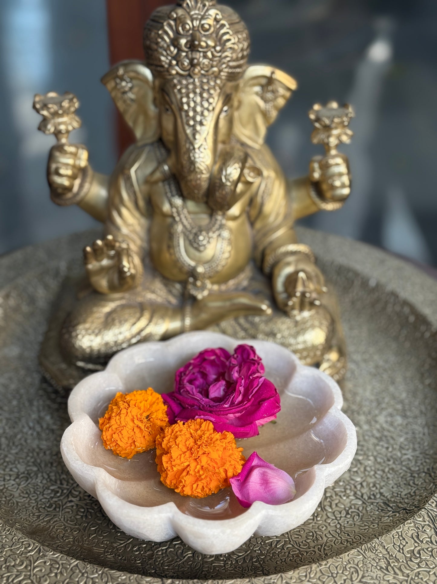 Handcrafted from premium white marble, this elegant floral marble urli adds a serene and timeless charm to your sacred space.