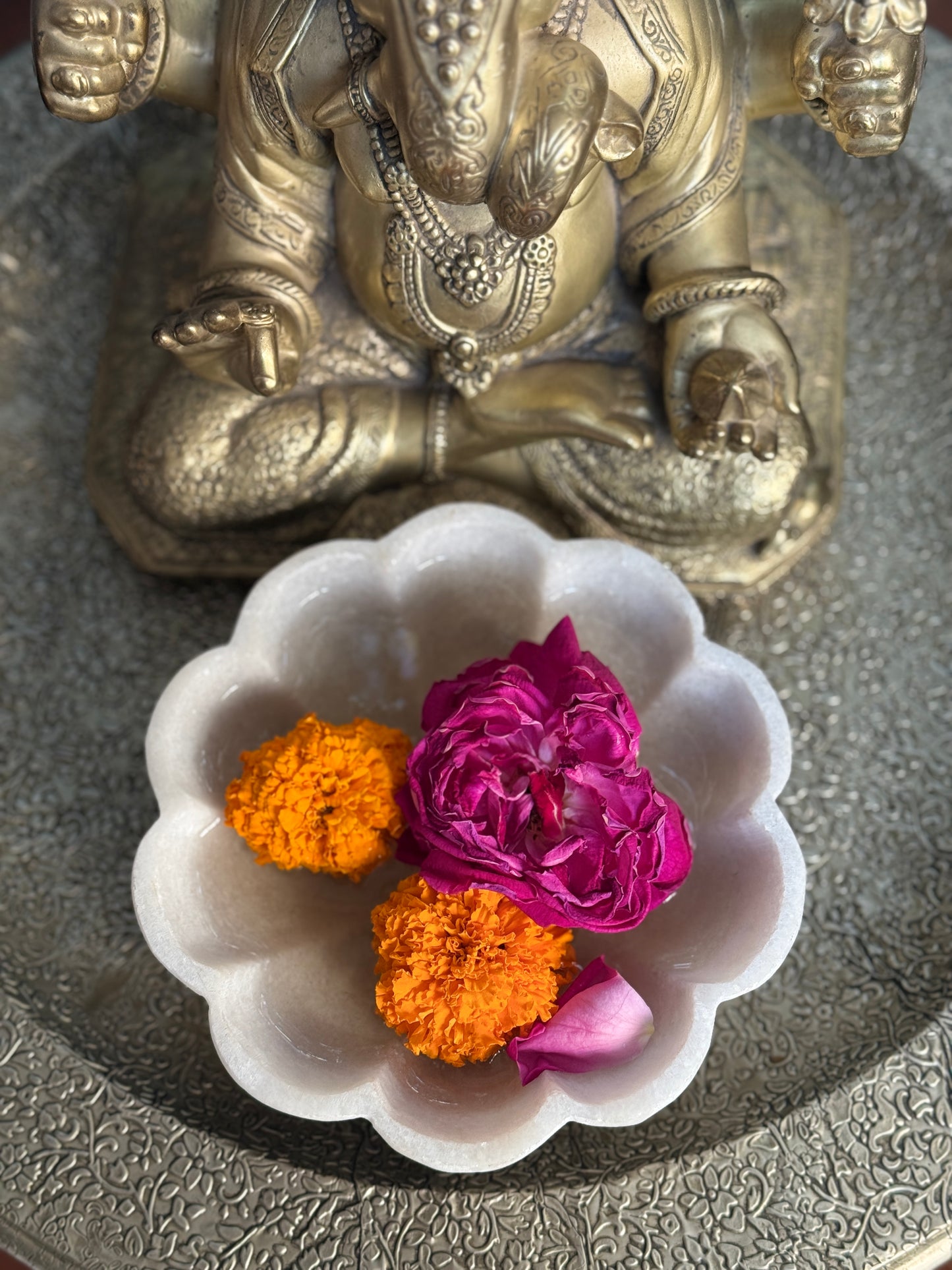 Handcrafted from premium white marble, this elegant floral marble urli adds a serene and timeless charm to your sacred space.