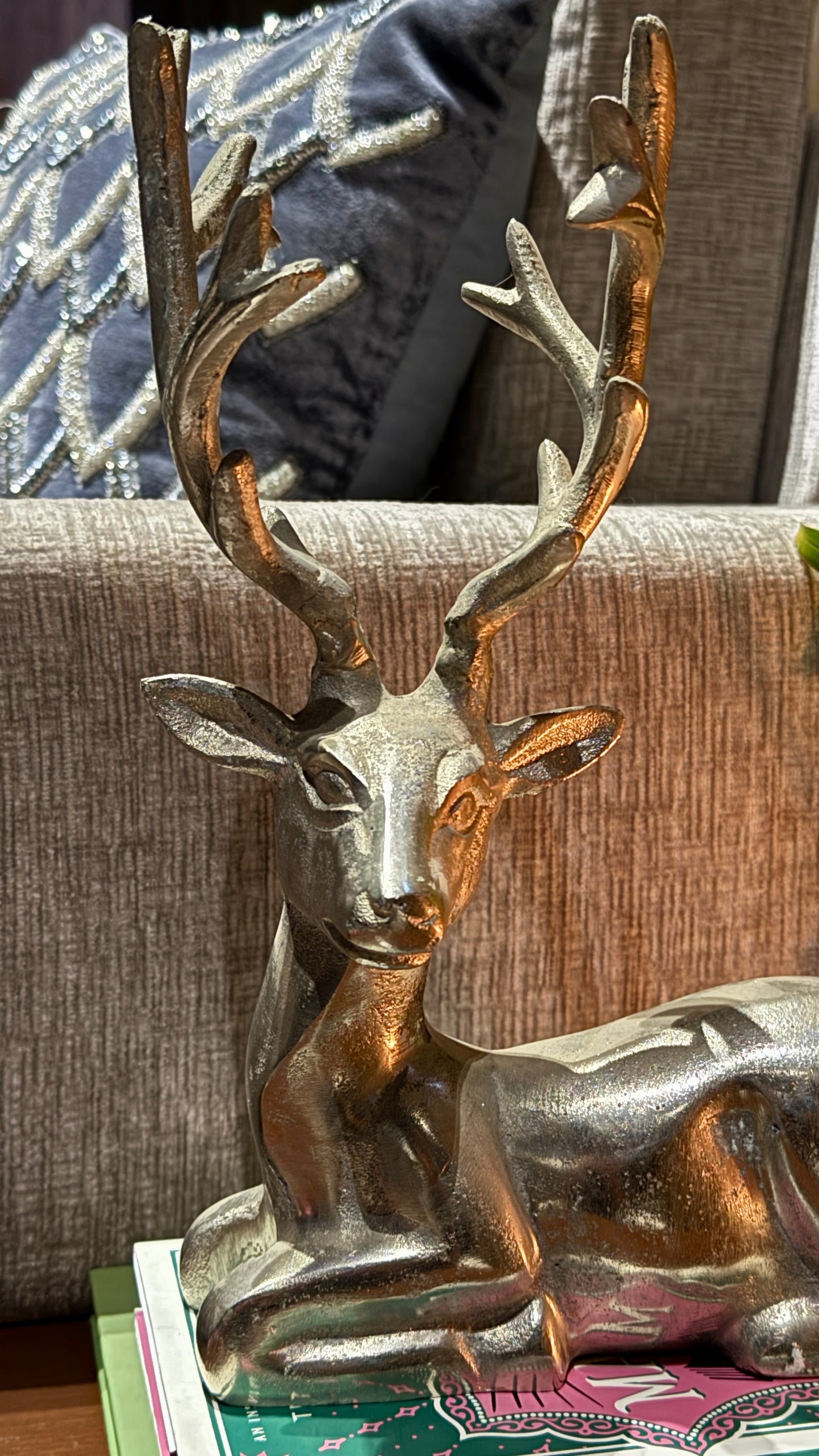 Designed in a sitting posture with intricate detailing and a lustrous silver finish, this sculpture is a tribute to the calm strength of the wild.