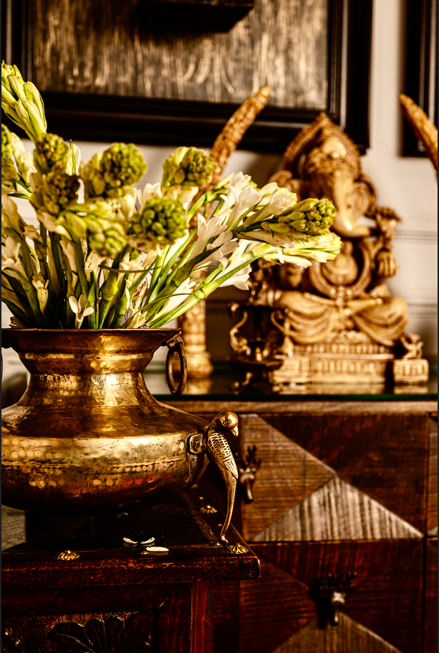 Antique Brass Matka Vase  Enhance your home with the timeless beauty of our Antique Brass Matka Vase, featuring exquisite bird detailing on the handles. Handcrafted by skilled artisans, this vase blends tradition with elegance, making it perfect for displaying fresh blooms, dried arrangements, or as a striking standalone piece.