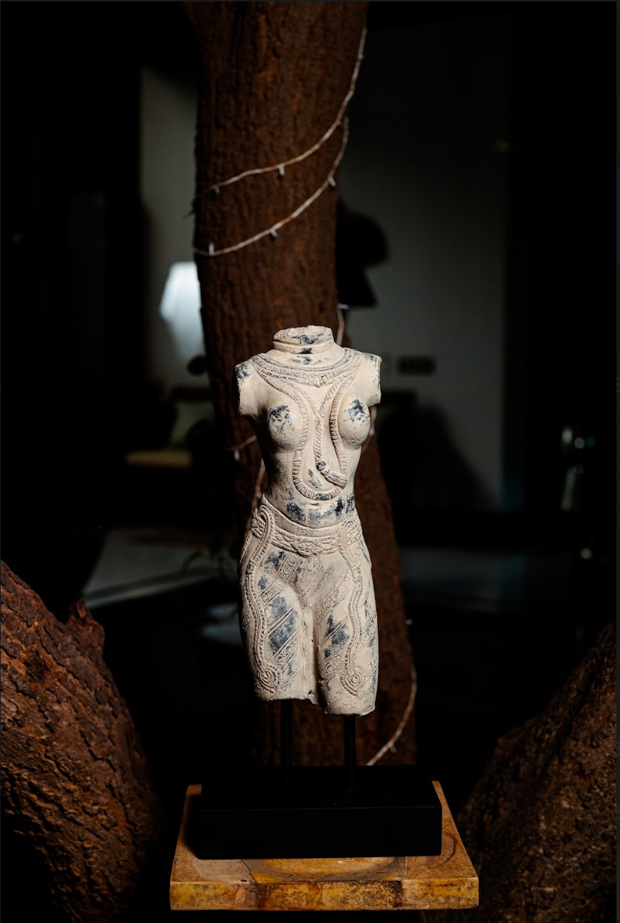 Handcrafted Antique Torso Sculpture Add a captivating piece of art to your home with our Handcrafted Antique Torso Sculpture. This intricate statue, inspired by classical Indian sculpture, showcases a beautifully carved female torso adorned with traditional patterns and detailing.