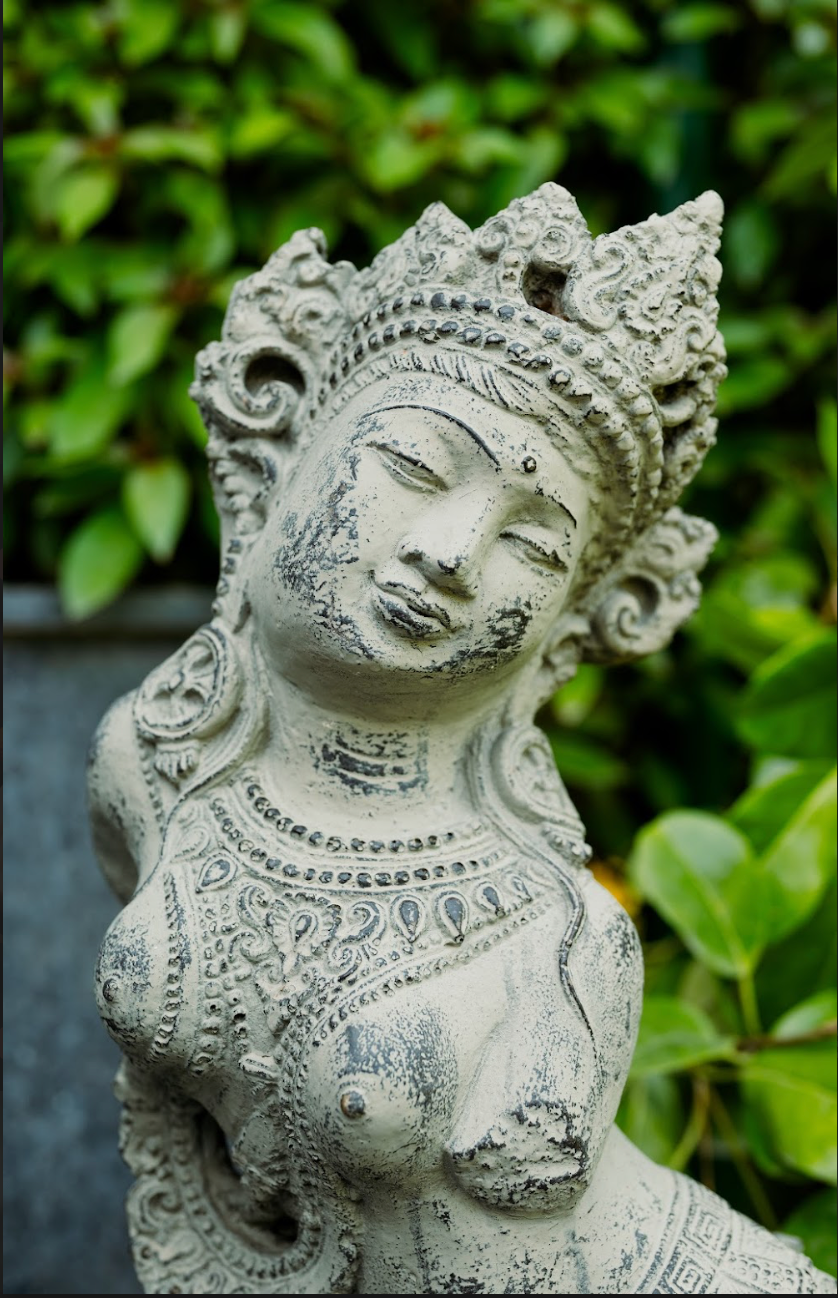 Timeless Muse A stunning piece that captures the essence of classical beauty and artistry. Crafted from high-quality resin and fiber, this intricately detailed piece reflects the elegance of ancient civilisations, making it a striking addition to any home.