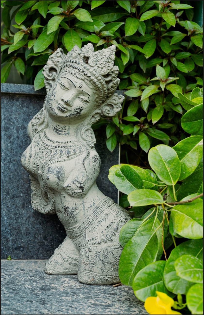 Timeless Muse A stunning piece that captures the essence of classical beauty and artistry. Crafted from high-quality resin and fiber, this intricately detailed piece reflects the elegance of ancient civilisations, making it a striking addition to any home.