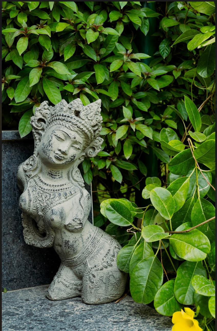 Timeless Muse A stunning piece that captures the essence of classical beauty and artistry. Crafted from high-quality resin and fiber, this intricately detailed piece reflects the elegance of ancient civilisations, making it a striking addition to any home.