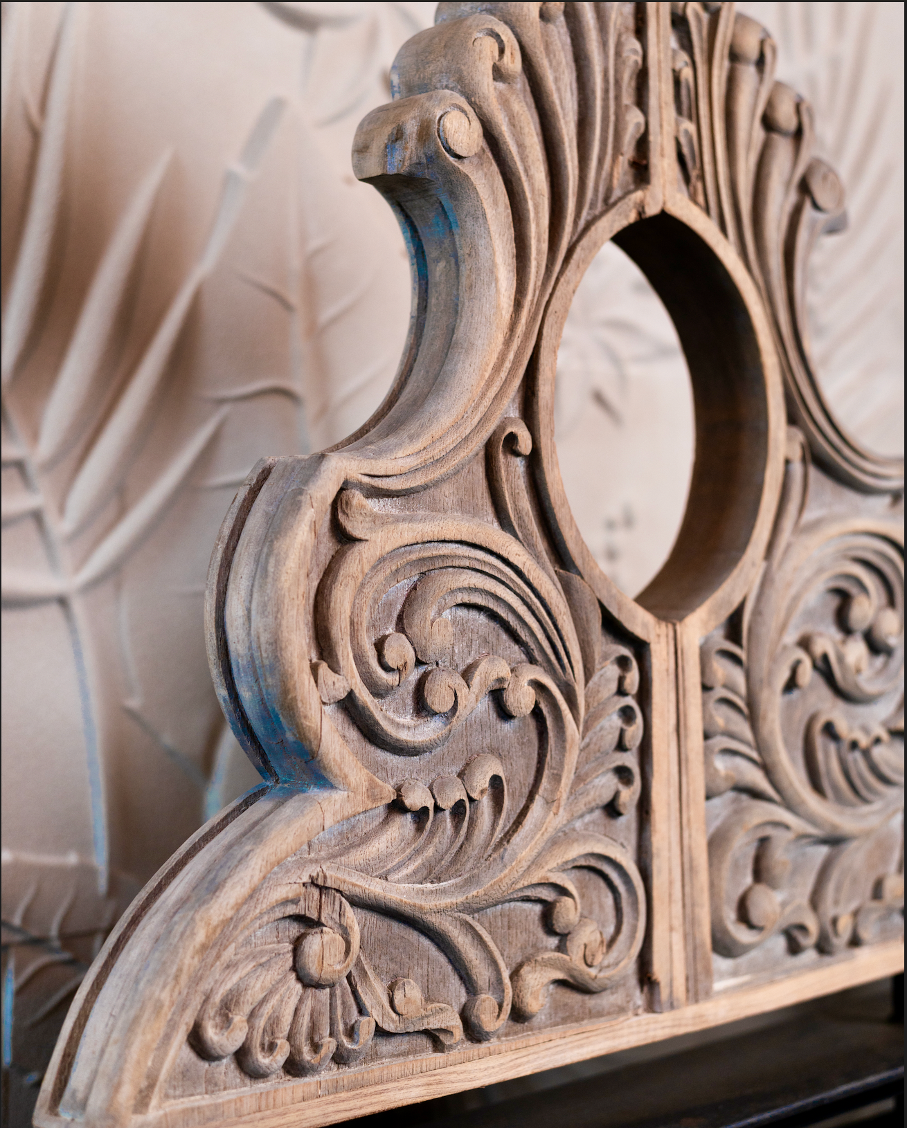 Hand-carved from reclaimed wood, its intricate swirling patterns echo the grandeur of temple and haveli architecture. Traces of blue-green (teal) pigment, derived from plant-based colour.
