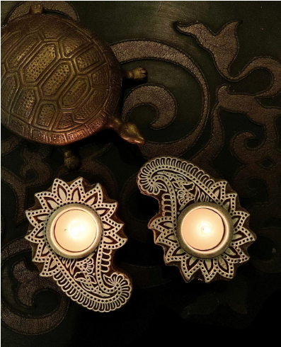 Imprint block Tea Light holders are Made of 100% sheesham Wood & are Available as a set of 2. these come in floral & elephant patterns.