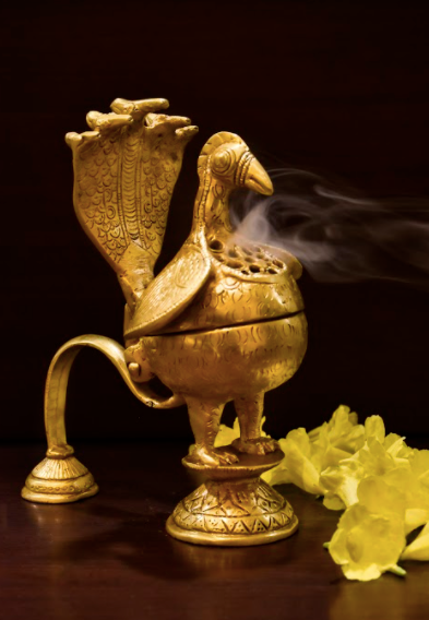 The Peacock Head is the lid of the dhoop daani & the peacock body is the base for keeping the dhoop within.