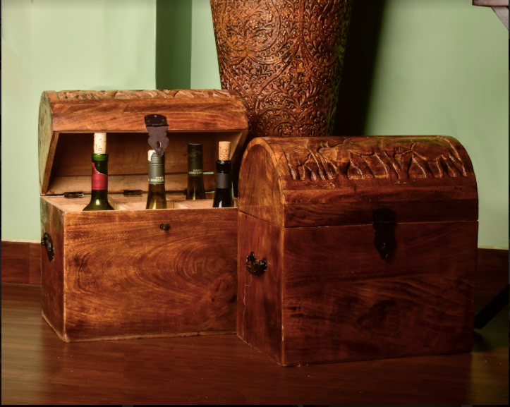 Made Of Sheesham Wood, The Wine Case can house upto Six(6) Bottles of wine.