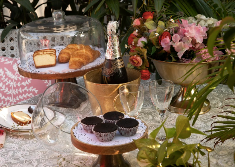 Made of Brass, comes in a rustic gold finish,With 2 circular handles on either side of the bucket.