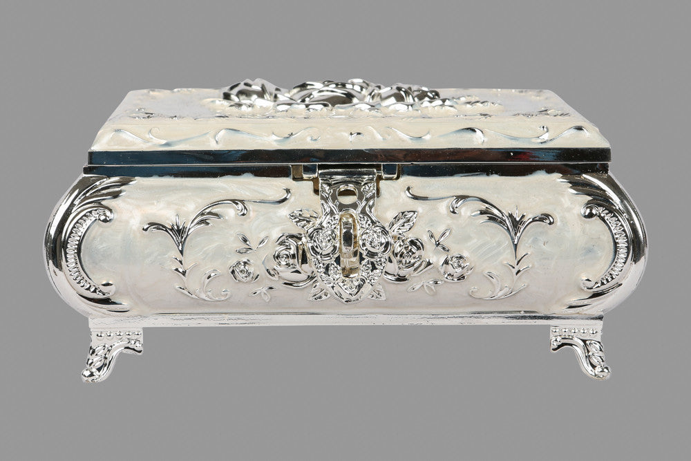 A silver box with carvings, perfect for gifting purposes or for storing of refreshments.