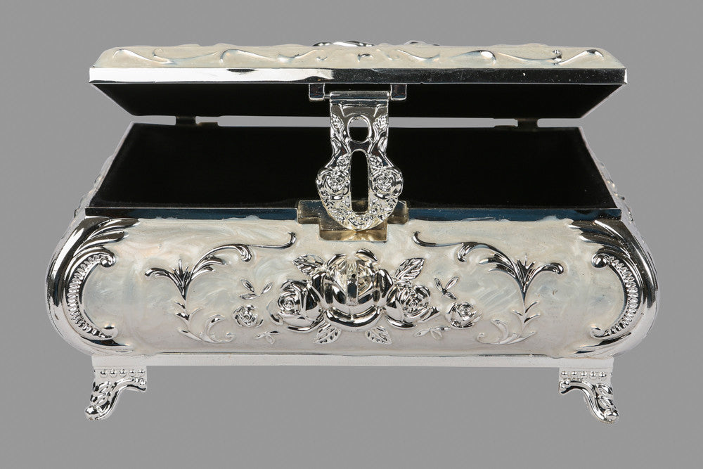 A silver box with carvings, perfect for gifting purposes or for storing of refreshments.