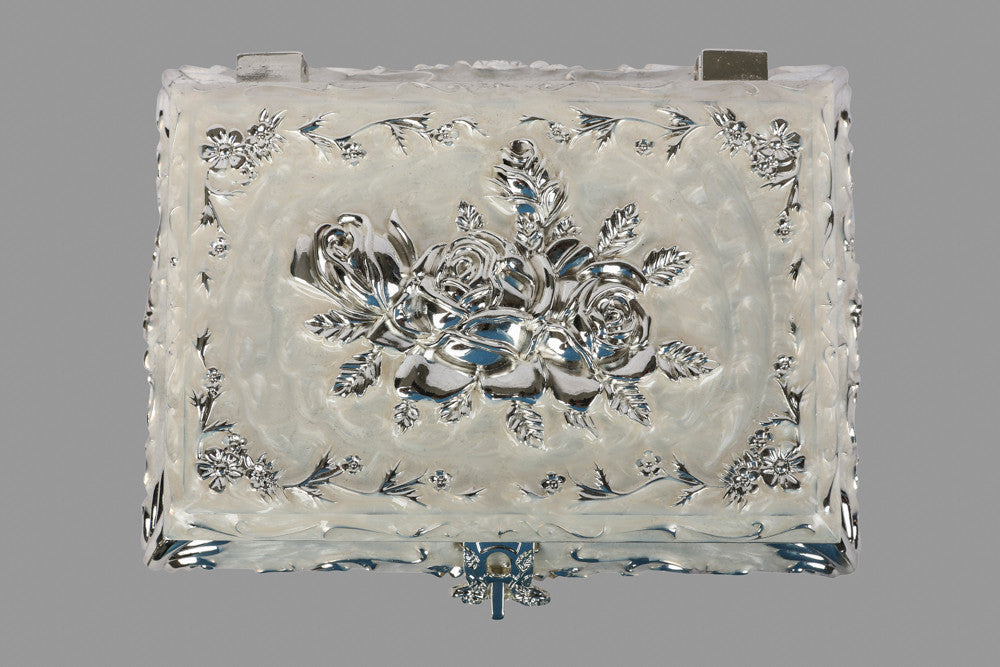 A silver box with carvings, perfect for gifting purposes or for storing of refreshments.