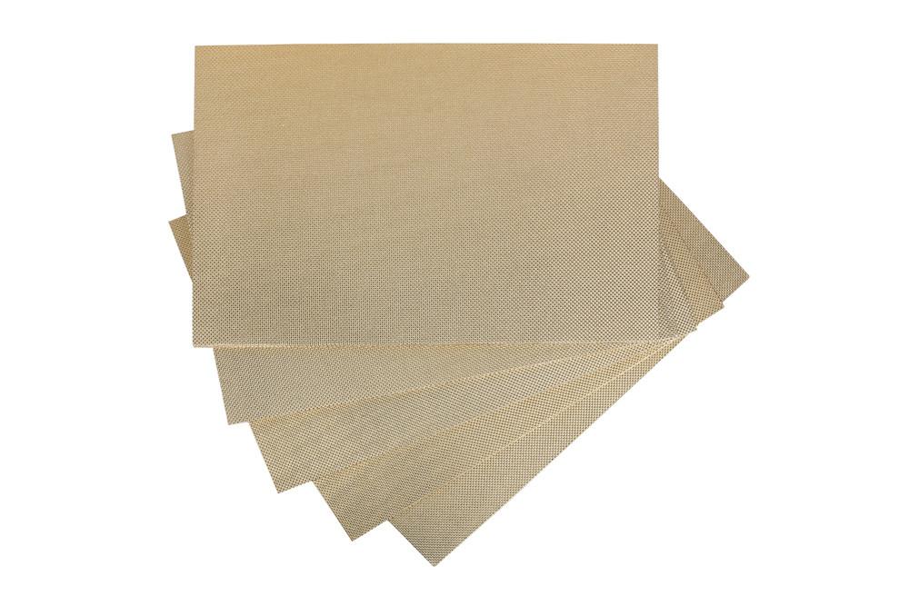 Mats that bring glamour to the table. With an adhesive surface at the bottom, these mats are sturdy and thick enough for any kind of dish!!