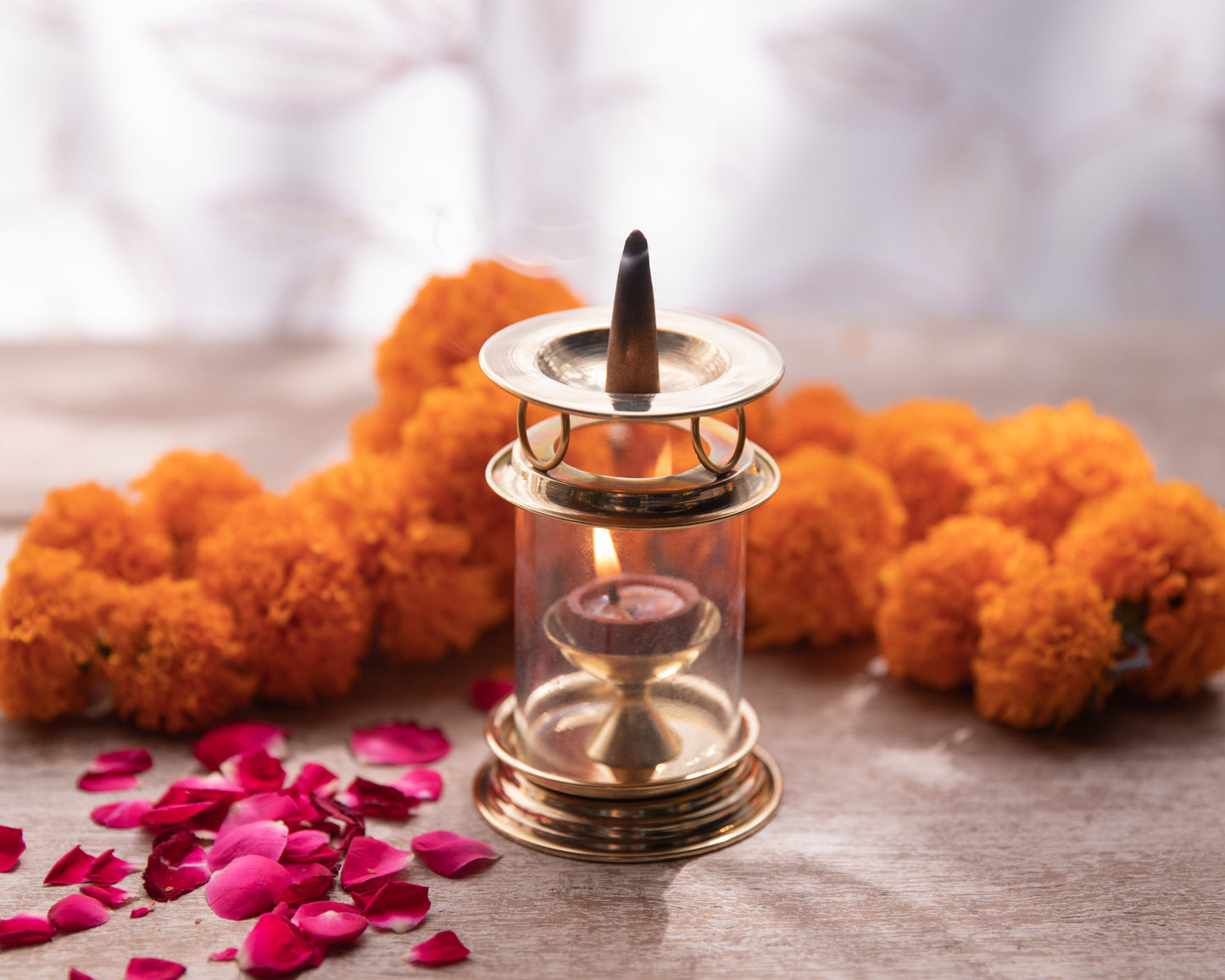 Our Akhand Diya with Dhoop Holder seamlessly combines the timeless tradition of a continuous flame diya with a dedicated space for burning dhoop (incense cones or resin) simultaneously.