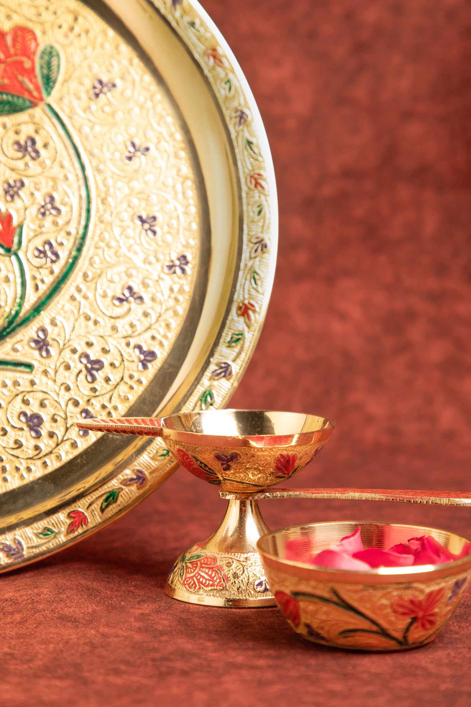 Our Gold Thali with Engraved Flowers is a symbol of your devotion and a beautiful accompaniment for all your spiritual practices.