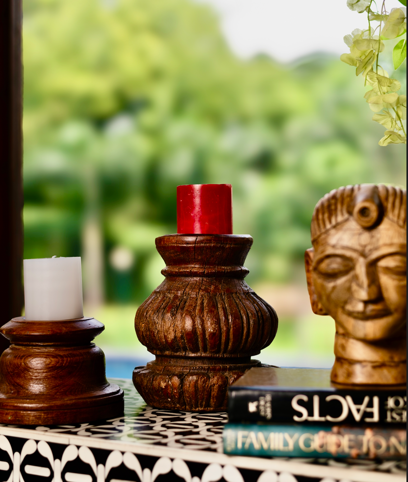 The Prakāsha brings timeless craftsmanship into your home. Hand-carved from solid wood, this versatile candle stands celebrate simplicity and form — with classic ridged carving. 