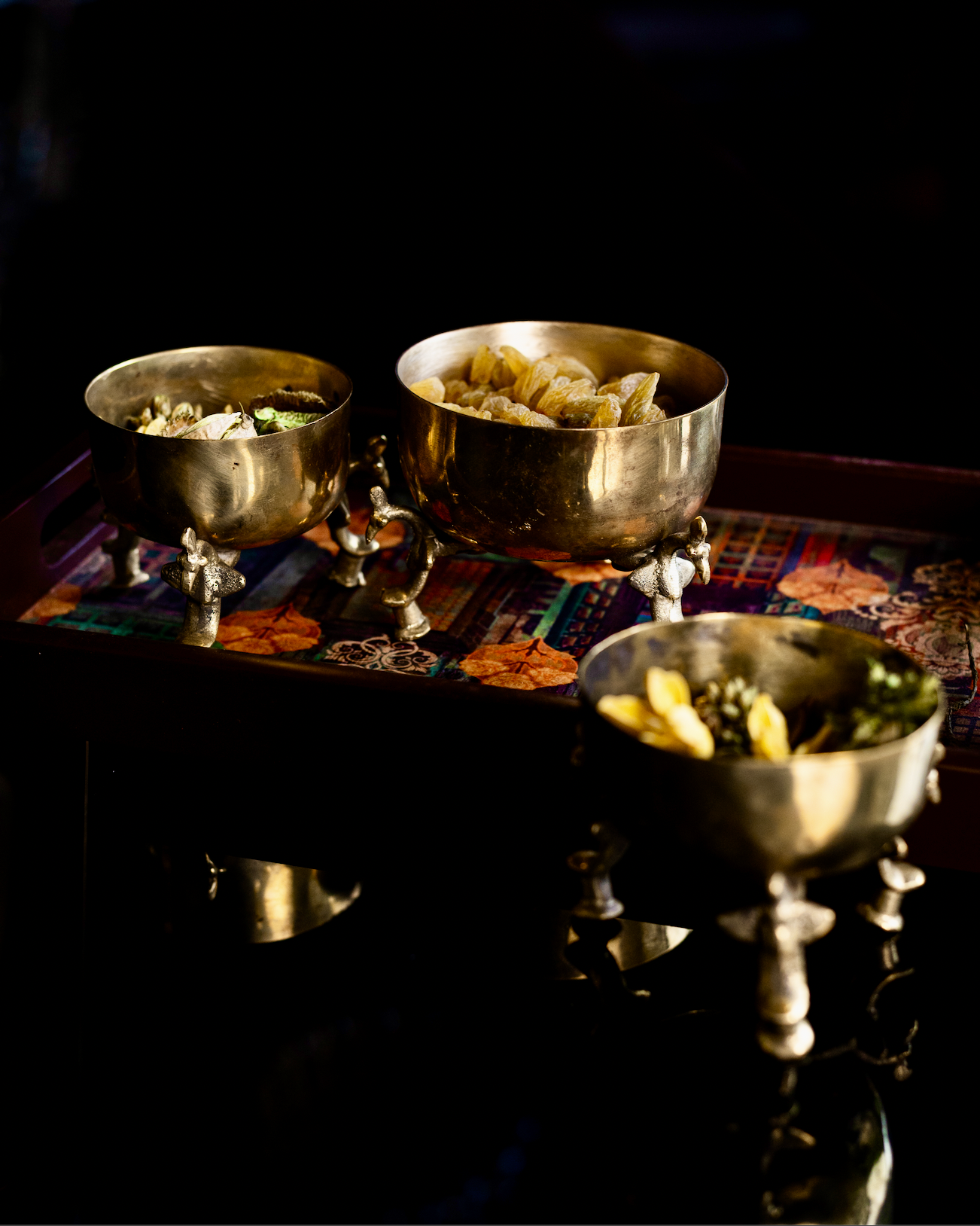 The Hamsa Pātra Brass Bowls are a testament to playful elegance and timeless craft. Handcrafted in pure brass, each bowl rests delicately on sculpted bird-leg bases — making them as artistic as they are functional.