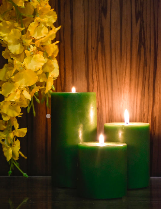 Made with SoyBean Wax, these Oasis candles are not only chemical free but last upto 12 hours of burning time