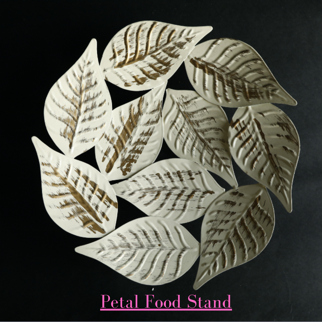 This food stand represents an accumulation of leaves, made with mouldable metal sheet and painted in white and gold accents 