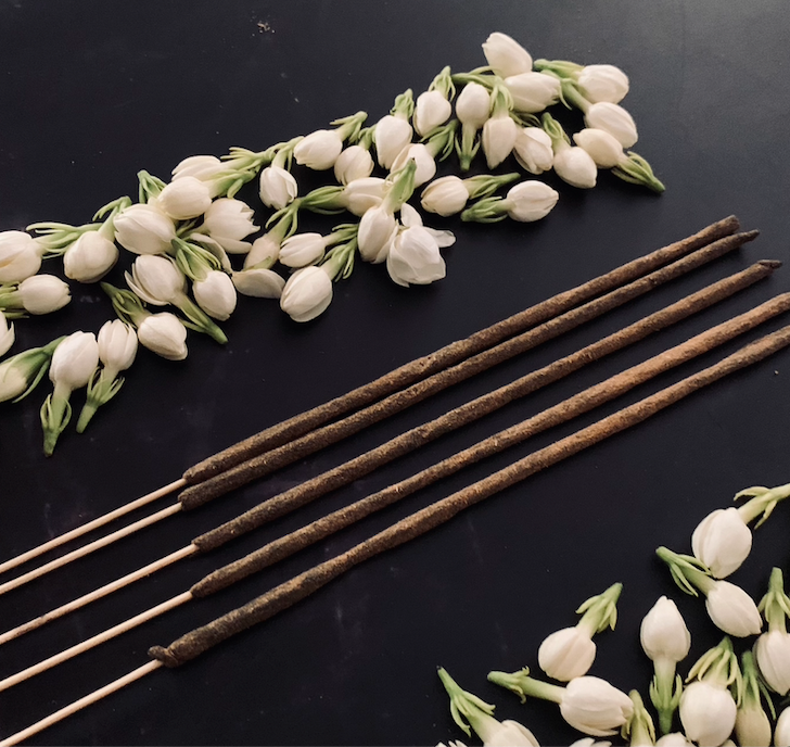 Introducing our Range for Organic Incense Sticks. With Fragrances and the goodness of elements like Mogra, Sandalwood, White Oudh & Lavender, these are organically extracted from their respective sources and bundled up in the goodness of 100 incense sticks in a pack. 