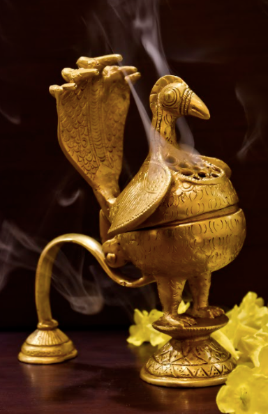 The Peacock Head is the lid of the dhoop daani & the peacock body is the base for keeping the dhoop within.