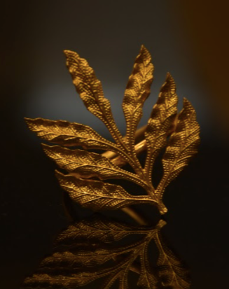 Brass Petal Napkin Rings A Set of 6 Gorgeous Napkin Rings, Made of 100% Brass, Moulded in shape of Petals With a Gold & Silver Finish. 