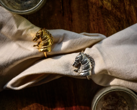 Made of 100% Brass, these napkin rings are one of a kind and come in a set of 6, made in Chrome Gole & Silver Finishes.