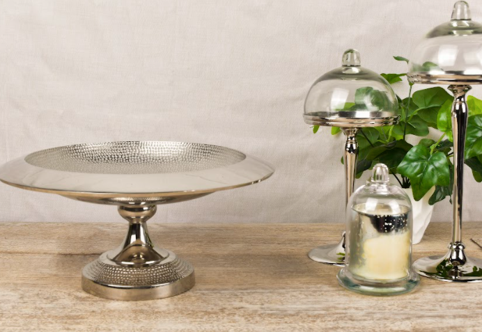 These Stainless Steel Food Serving Accessories are the chicest way of serving food to your guests. Finger Food Friendly, with a glass lid.
