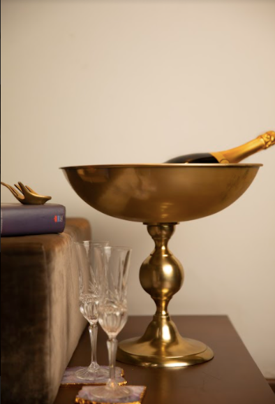 The chalice bottle holder,made of metal in gold/silver finishes.