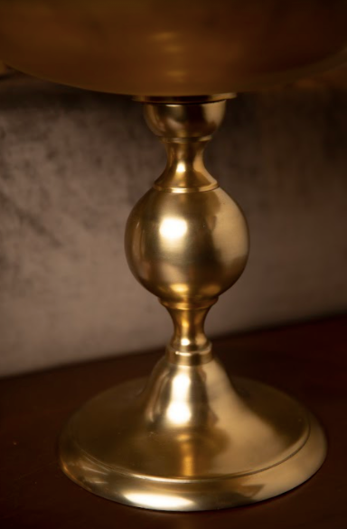 The chalice bottle holder,made of metal in gold/silver finishes.
