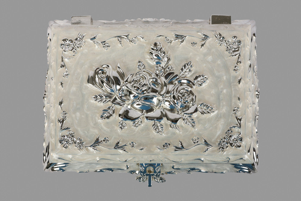 A silver box with carvings, perfect for gifting purposes or for storing  of refreshments.